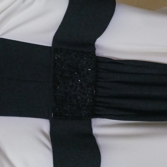 Elegant dress - Picture 2 of 3